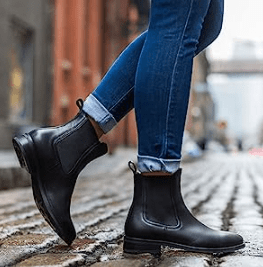 chelsea Boots with straight-leg jeans